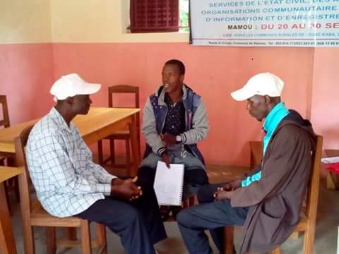 AideGuinee's tweet photo. Le tour de formation dans la prefecture de #mamou dans la sous prefecture de #Tolo sur l'enregistrement des naissances des enfants avec les OCB, Agent de Santé et L'Agent de l'Etat civil @OSIWA1 @osiwaguinee @osiwa #MaisonMere #UJAD et @ONGQVP https://t.co/i8o1eu5r7A