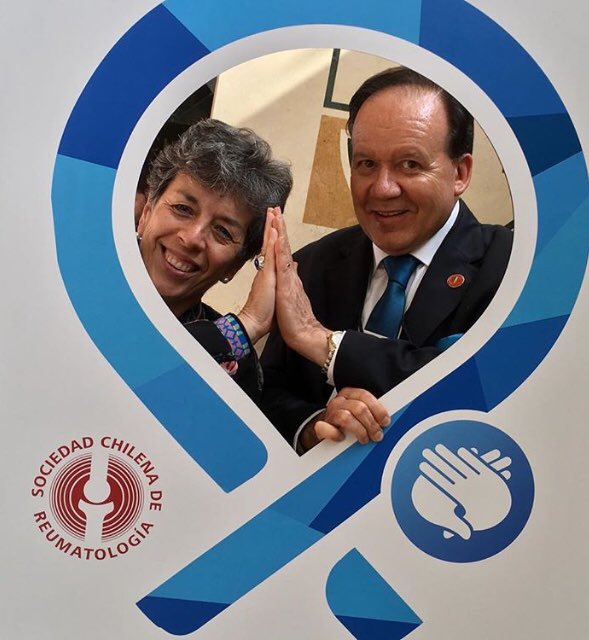 sochire's tweet photo. Nuestra invitada internacional a #ColumnaSochire , reumatóloga pediatra colombiana Dra Clara Malagón y el ex presidente de #Sochire Dr Luis Lira @LFlweldt se suman a la campaña del #MesDeLasEnfermedadesReumaticas #HayEsperanza #SomosSochire https://t.co/1dNLg39fnP