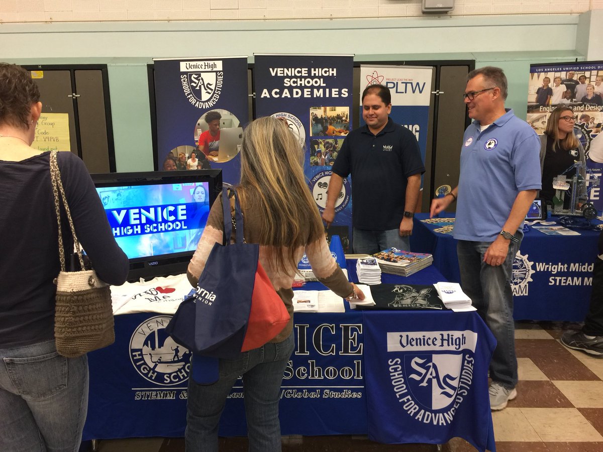 vhsWLGS's tweet photo. Gondo Staff working on Saturday promoting all the wonderful programs we have at #VeniceHigh Thank you to #webstermiddleschool and @LAUSD_LDWest for hosting a great informative event for our future families. #GondoPride @VeniceOarsman https://t.co/Fc85QZ2Bmm