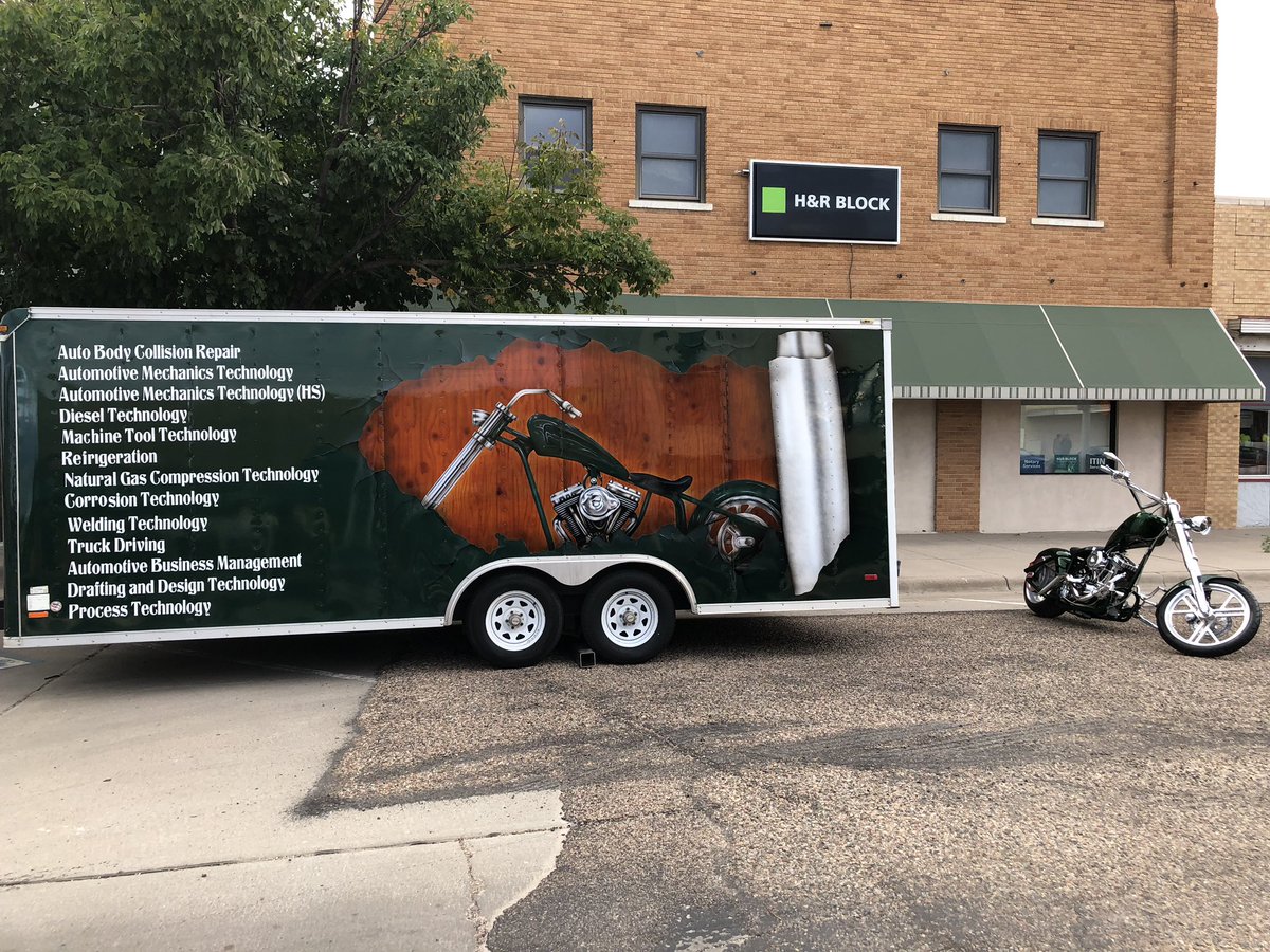IndustrialSCCC's tweet photo. Thank you, @UlyssesHigh, for having us at your 4th Annual Fall Fest Car Show! Your Industrial Arts Club students are respectful, helpful, &amp; engaged! You have some of the best Industrial Arts instructors around too! #bestmotorcycle #partnersineducation @Ulyssessupt @SCCCLiberalKS https://t.co/KTK10H2OJI