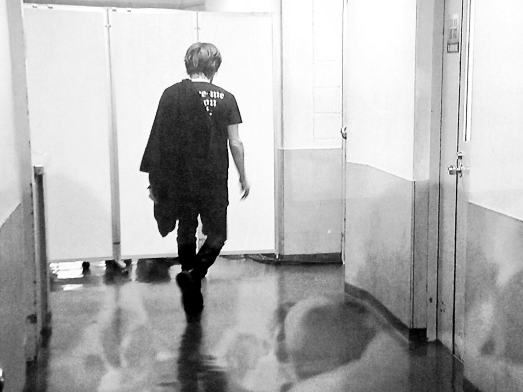 thank_ai's tweet photo. 氷室さん、お誕生日おめでとうございます(ﾉ*°▽°)ﾉ

お元気ですか
楽しく過ごされてますか？
私は相変わらず、貴方が好きです(〃艸〃)
一途であるwww

会いたいよ
声が聞きたいよ
叫びたいや…
飛行機雲が届けてくれたらいいのになぁー

氷室ーーーーーーっ✊✊✊ https://t.co/IZzBttpEY7