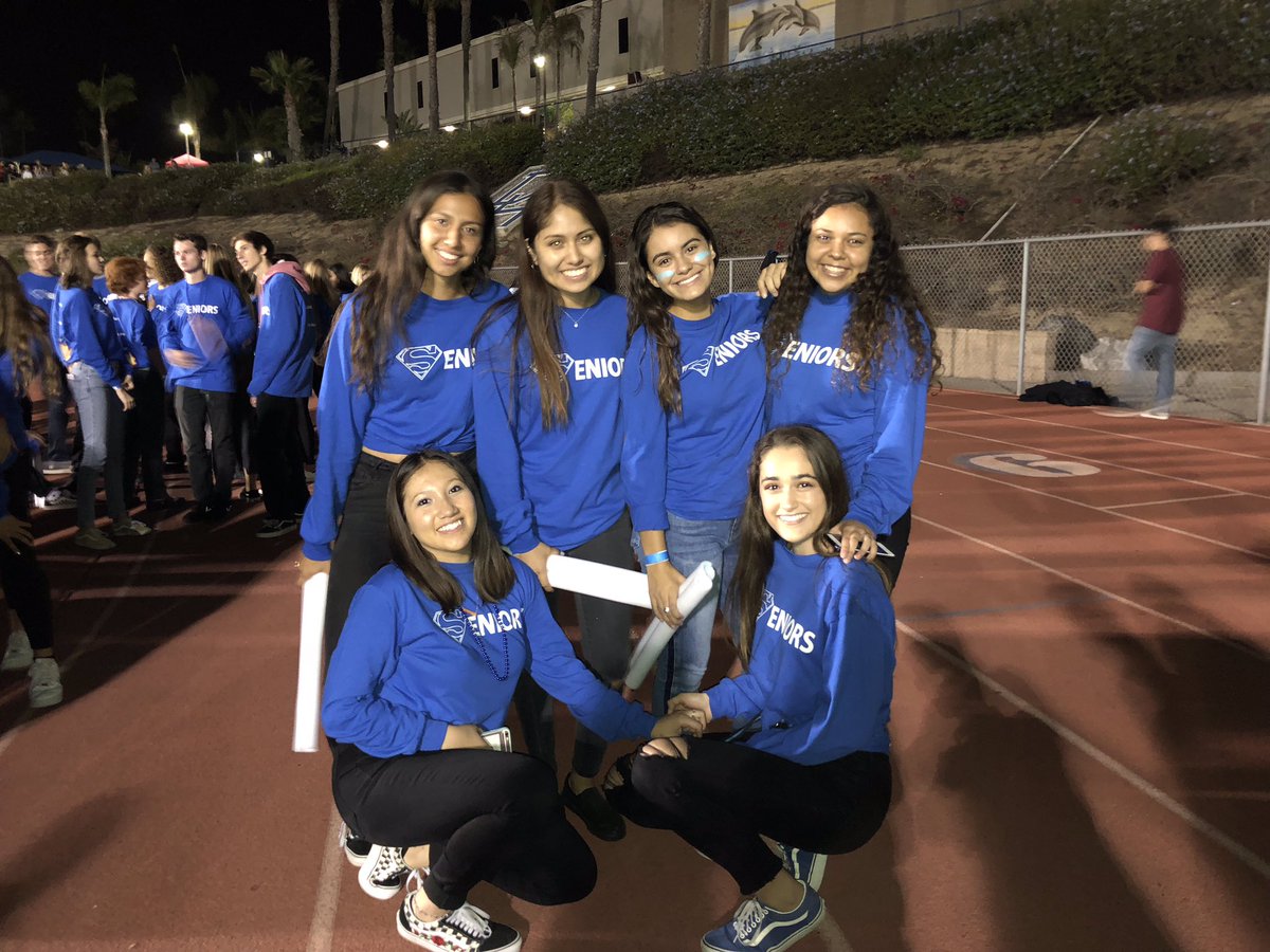 ximenabustoss's tweet photo. #SoCalStudents #ShareTheLove #OCVFan #dhhs #trackgoturback https://t.co/qlyYUzYmKS
