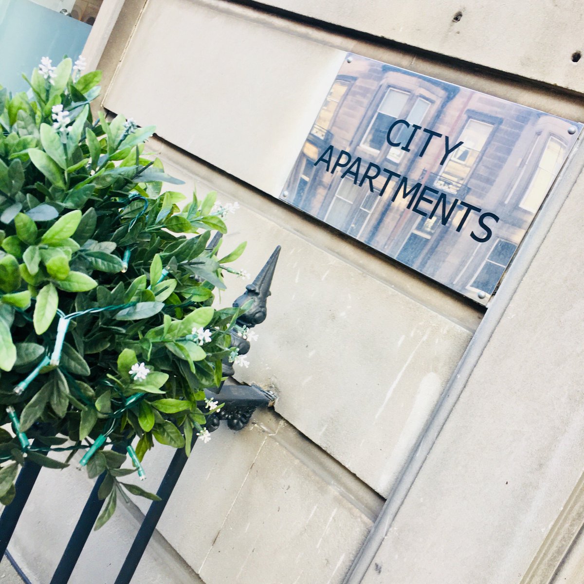 colinmcshaneinv's tweet photo. ...The #living/#kitchen was re-painted in @Craigandrose colours inc the #classical #ceiling, the #bathroom had the previously dark #green ceiling #painted also & in #white & we supplied new #accessories & #redressed #ready for #relaunch... https://t.co/TtxS88XNgg
