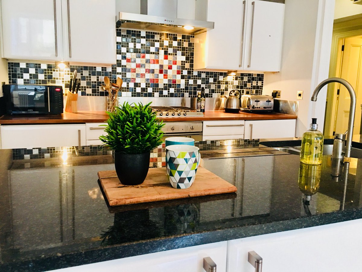 colinmcshaneinv's tweet photo. ...The #living/#kitchen was re-painted in @Craigandrose colours inc the #classical #ceiling, the #bathroom had the previously dark #green ceiling #painted also & in #white & we supplied new #accessories & #redressed #ready for #relaunch... https://t.co/TtxS88XNgg