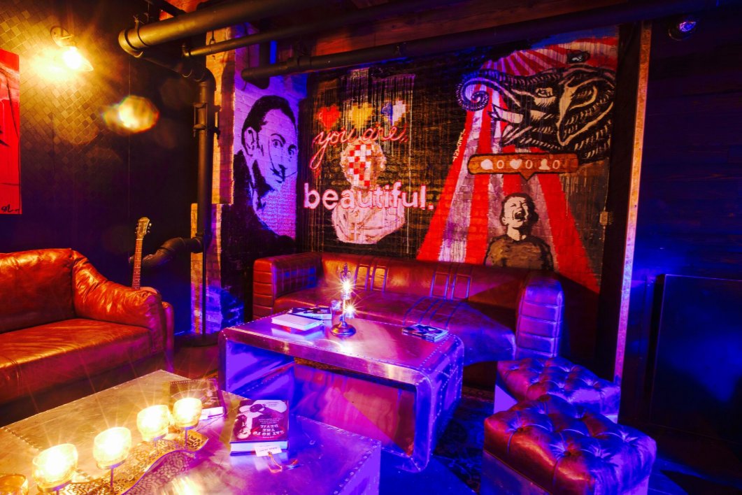Living in a Saturdaze 🍸💃🎉 
- 
- 
- 
#chicago #weekend #saturday #thebassment #livemusic #dance #cocktails #rivernorth #latenight #speakeasy #lounge #whiskey #wine #red #nighttoremember
