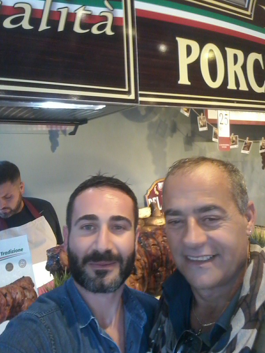 DelPonte17's tweet photo. @EatalyIT @eatalyroma #DPfood #porchetta #porchettadiariccia #streetfood 
https://t.co/NnOTrhBMKk https://t.co/vxcCmtpOvj