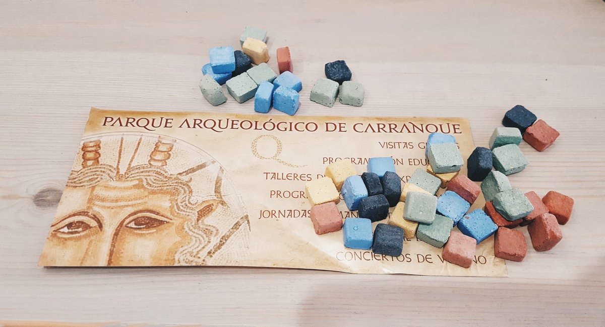 clmenmadrid's tweet photo. 📣📣📣 Pero qué fantástico taller de musivaras con mosaicos romanos hemos tenido en 📍Gran Vía 45. Vaya equipazo el del Parque Arqueológico de 📍Carranque. 👏👏Mañana repiten taller gratuito. 👀!! @turismoclm @arqueocarranque #taller #gratis #CastillaLaMancha #turismo https://t.co/NJ3ZJVpTXT