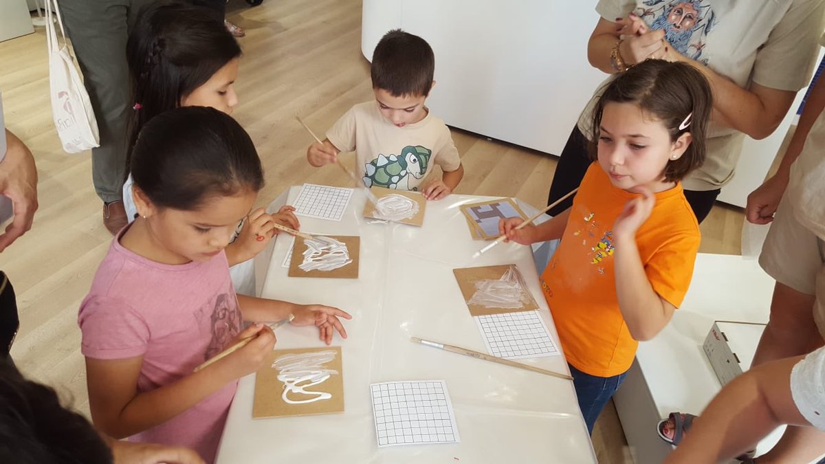 @CLMenMadrid ℹ️ (@clmenmadrid) on Twitter photo 📣📣📣 Pero qué fantástico taller de musivaras con mosaicos romanos hemos tenido en 📍Gran Vía 45. Vaya equipazo el del Parque Arqueológico de 📍Carranque. 👏👏Mañana repiten taller gratuito. 👀!! <a href="/turismoclm/">Turismo CLM</a> <a href="/arqueocarranque/">P. Arq. Carranque</a> #taller #gratis #CastillaLaMancha #turismo 📣📣📣 Pero qué fantástico taller de musivaras con mosaicos romanos hemos tenido en 📍Gran Vía 45. Vaya equipazo el del Parque Arqueológico de 📍Carranque. 👏👏Mañana repiten taller gratuito. 👀!! <a href="/turismoclm/">Turismo CLM</a> <a href="/arqueocarranque/">P. Arq. Carranque</a> #taller #gratis #CastillaLaMancha #turismo