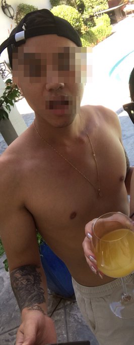 Don&rsquo;t like my face but I like how my body looks. https://t.co/8O8thbWWAP