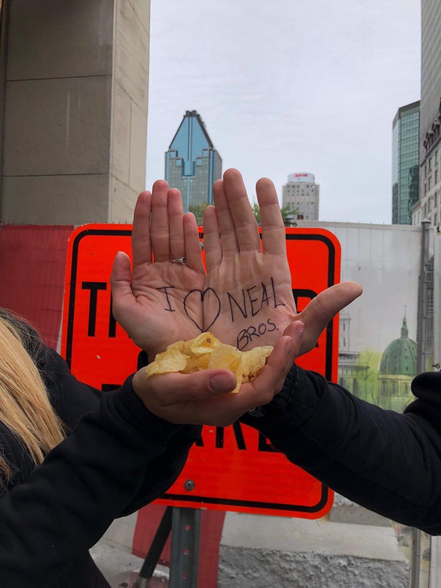 nealbrothers's tweet photo. #30ActsOfGoodness Bonjour Montreal! Avez-vous faim? The #NealBrothers are here to save the day!
#SoGoodTogether #NealBros #giveaway #Montreal #Canada https://t.co/iI2tyALmCJ