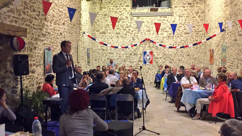 durovray's tweet photo. Merci à @christianschoe7 pour son accueil dans le beau village de @Janvry91 à l'occasion du repas anniversaire qu'il y organisait pour les 60 ans de notre #Constitution. Ce texte garantit la stabilité de notre #République. Nous lui avons rendu hommage ce soir ! 🇫🇷 https://t.co/bZ9QbzxXEB