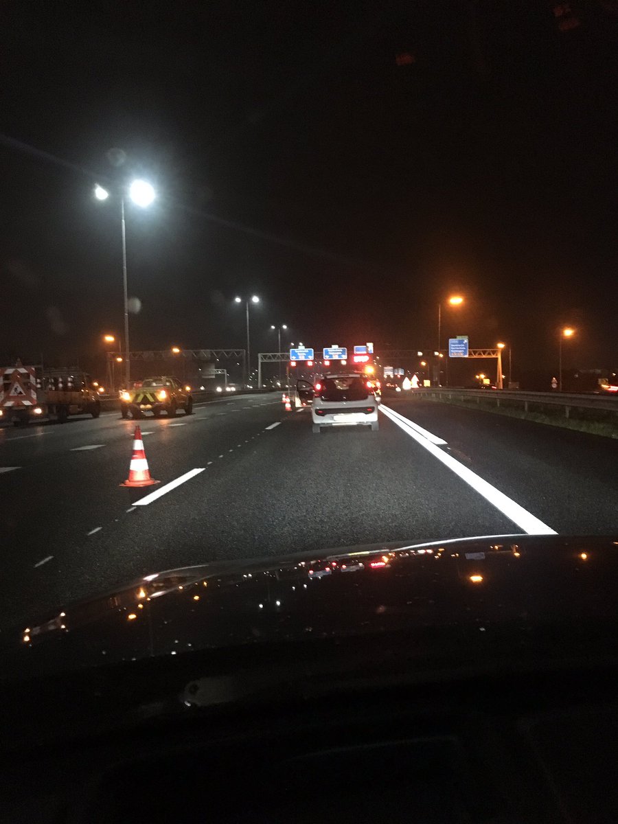 vanbergeijk's tweet photo. Lekker efficiënte actie van #rws. Nutteloos een afslag dichtgooien en zelf niet snappen waarom. https://t.co/eIu1HE5YwA