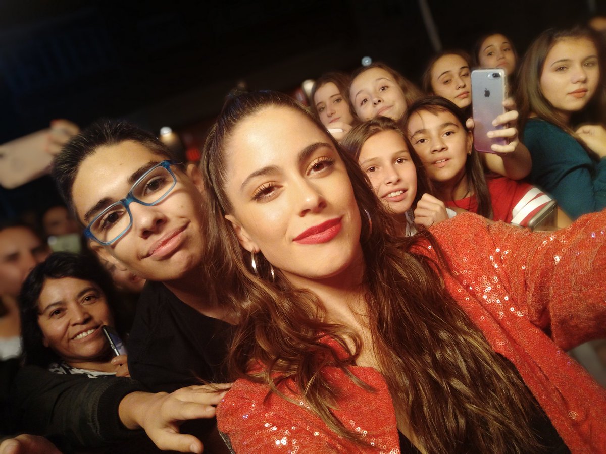 wreckingtini's tweet photo. Gracias por todo @TiniStoessel ❤️😭 no lo puedo creer 😭❤️ gracias por todo lo q me has dicho y por ser tan amable, no puedo estar más orgulloso de ti❤️😭 @marianaluciamuz @alestoeessel @FioreAda #CCME https://t.co/YixiW93uSA