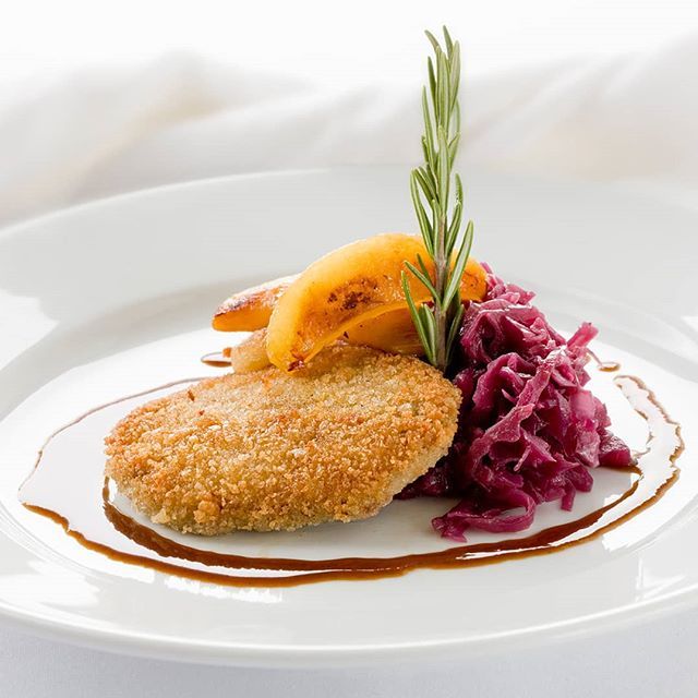 We are celebrating the flavors of #Fall today, with this German-inspired veal schnitzel with warm cinnamon and apple-braised red cabbage. What meals remind you of fall? ift.tt/2zVjbUO