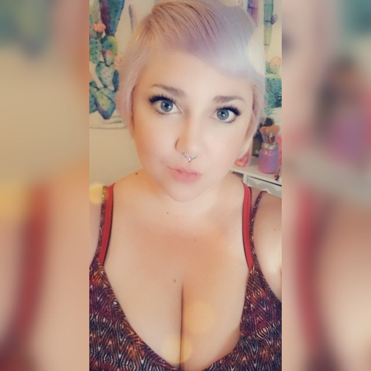 HorrorBunny11's tweet photo. Love #Snapchat I think I'm addicted to the filters https://t.co/EowUaQPL8D