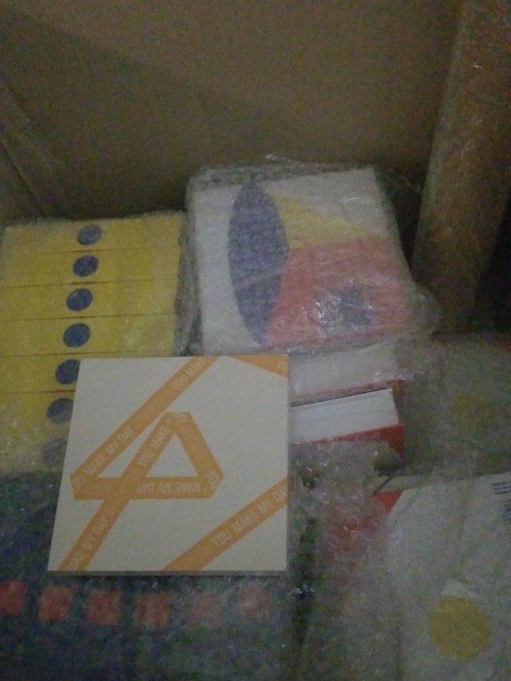 HaiBallMusiK's tweet photo. Kpop albums of #seventeen and #shinee have arrived. https://t.co/oYkj2S7qLc