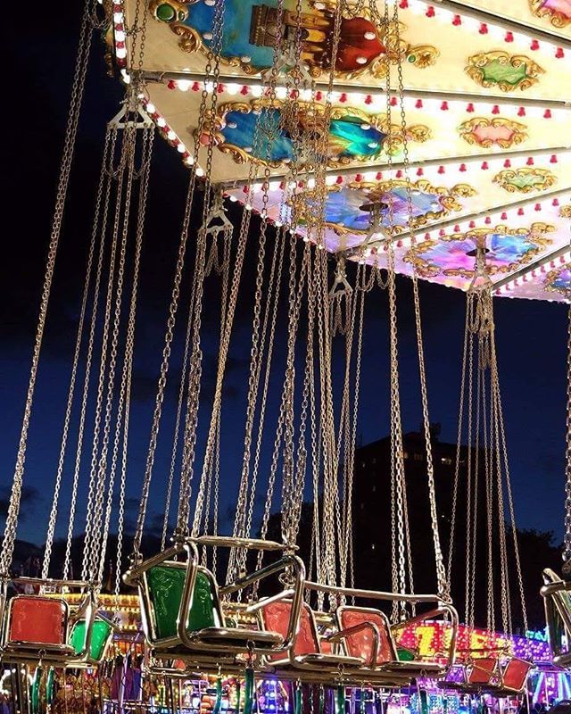 NottinghamPost's tweet photo. Repost from @thejoygamble using @RepostRegramApp - Goose fair
-
-
#goosefair #ride #funfair #swing #fair #photooftheday #neon #throwbackthursday #tbt #landscape #scenery #view #neon #lights #colour #autumn #fall #october #nottingham #lovenotts #nottingha… https://t.co/ajvDrZmX5X https://t.co/VzazNeu00S