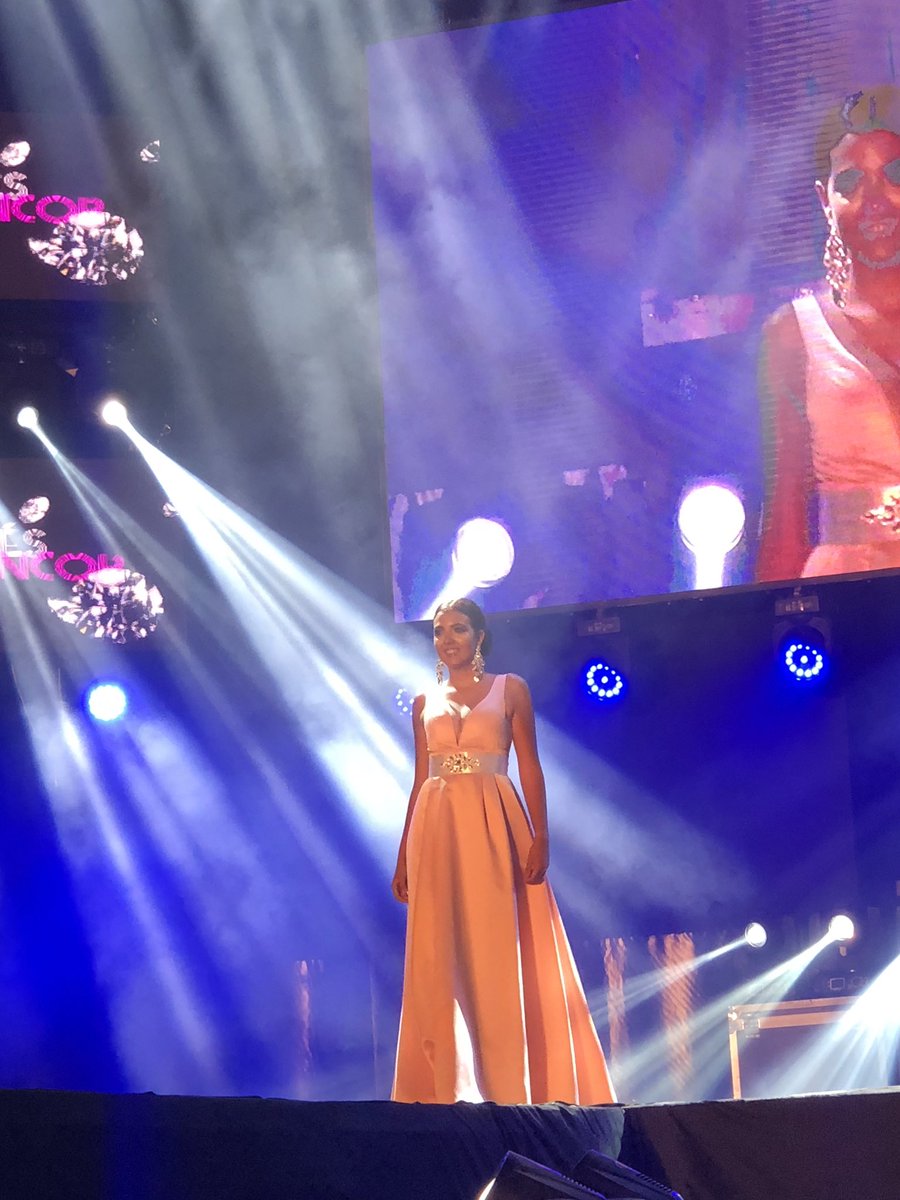 Imedinamonte's tweet photo. Felicidades, Manu Martin. Excelente desfile de candidatas con mucha elegancia y buen gusto en el diseño. Fantástico el diseño de @Urbancomplement https://t.co/5MqPrujzp3