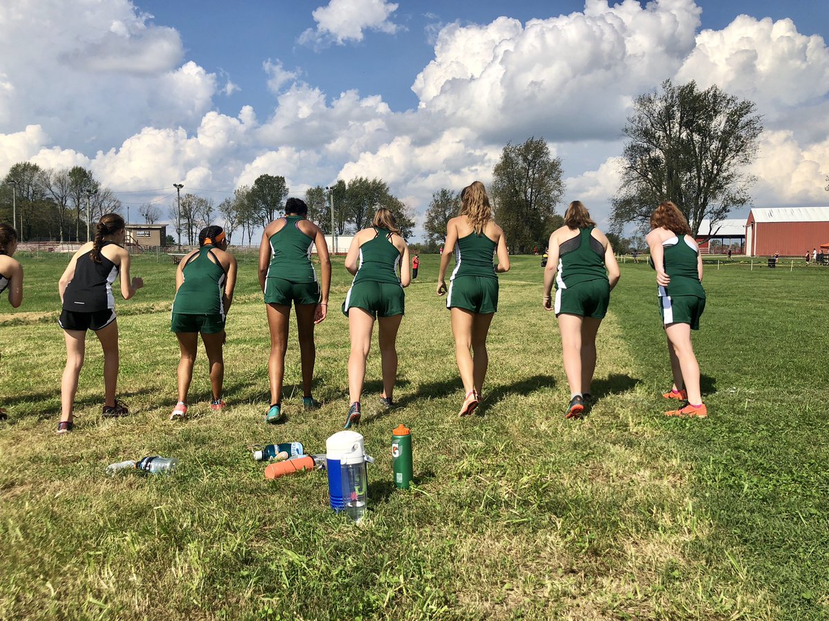 FDHS_XCountry's tweet photo. Wow, what a day in Woodford County! Girls were runners up, beating out 3rd place by 1 point! Boys were the meet champions being out LCA by 1 point! Every place matters! https://t.co/t811JelIn0
