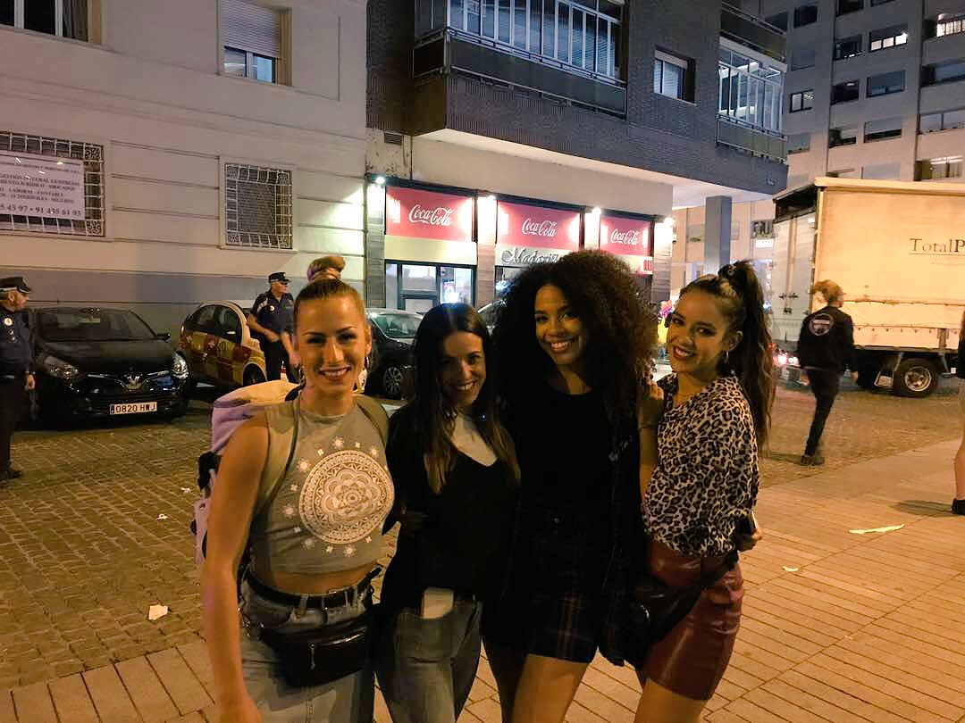 _RebeQueen's tweet photo. Lolas amores @Saydi_FAB18 @MonicaP_FAB18 @Claudia_FAB18 #RebeQueen https://t.co/5Gw7pabxaa