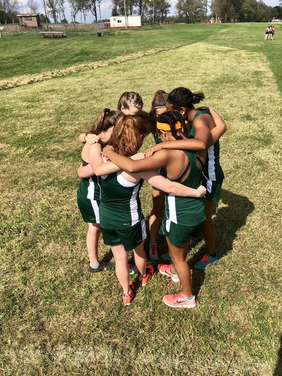 FDHS_XCountry's tweet photo. Girls:
Gracie- 4th
Jillian- 6th
Naomi- 14th
Ann- 23rd
Annika- 28th
Kamea- 32nd https://t.co/vkjYDcxJic