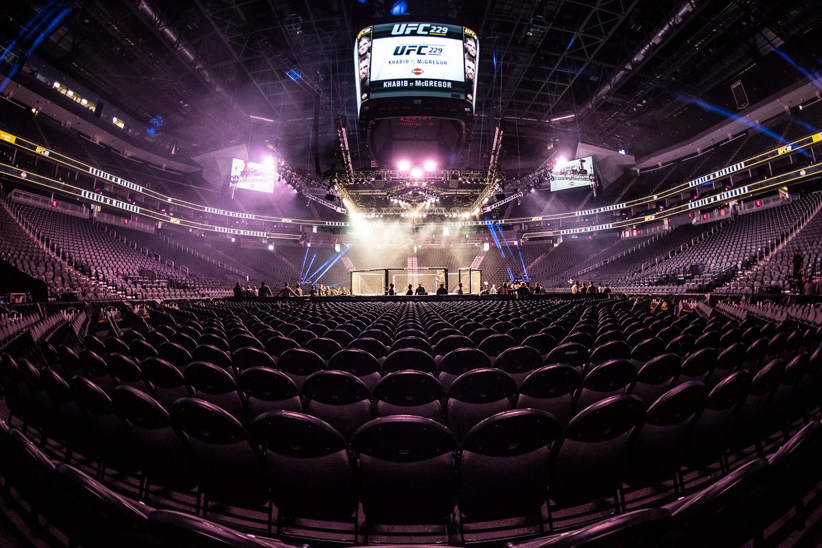 ufc's tweet photo. You ready?

#UFC229: 🏆 @TeamKhabib vs 🇮🇪 @TheNotoriousMMA | 10:00pmET/7:00pmPT | LIVE on PPV ➡️ https://t.co/oRZuM1KBhw https://t.co/SCzHAYKlII