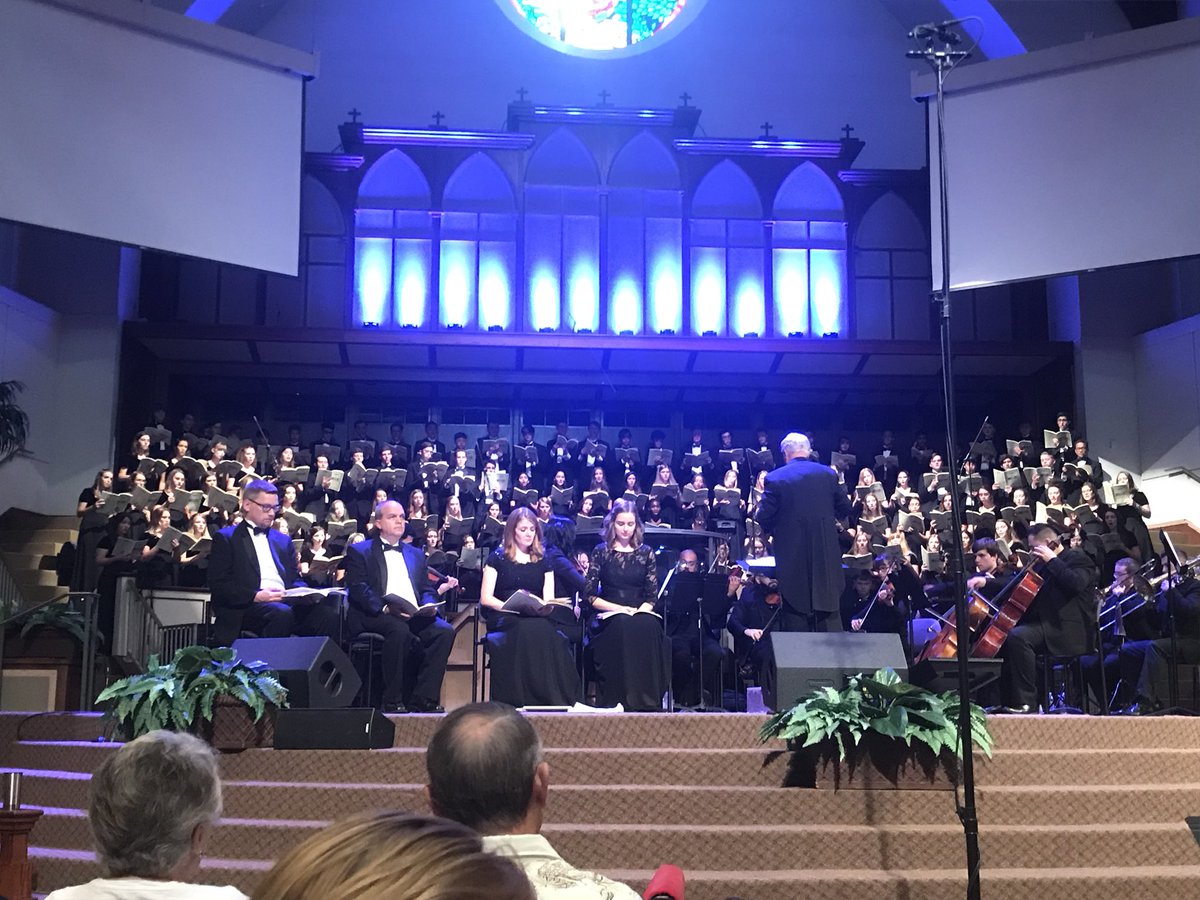 tjmac_teri's tweet photo. AMAZING concert of #mozartrequiem by @BNHS_choir & @FloMoChoir !! #bestdirectorsever #onceinalifetime #choirnerdsrule https://t.co/E7ipXHC4Yv