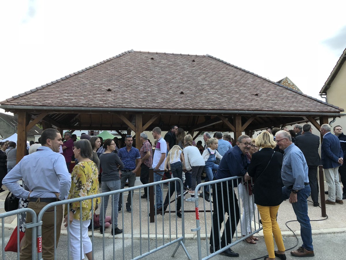 verienparent's tweet photo. J’étais à #Looze en cette fin d’après-midi pour l’inauguration de la halle communale. Bravo à Laurent Chat, aux élus et aux services de la commune 👏 https://t.co/GxclTTqxl6