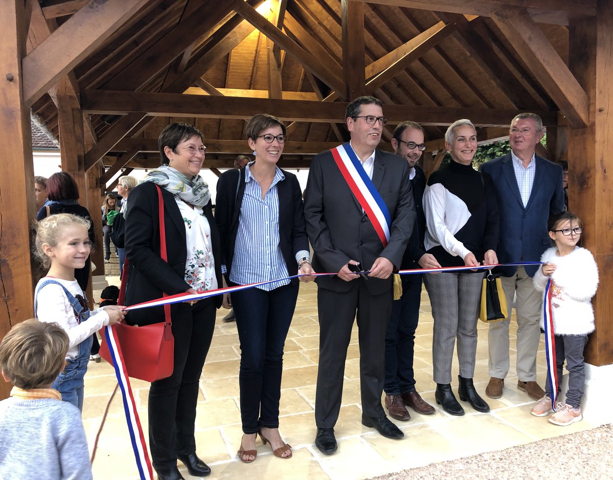 verienparent's tweet photo. J’étais à #Looze en cette fin d’après-midi pour l’inauguration de la halle communale. Bravo à Laurent Chat, aux élus et aux services de la commune 👏 https://t.co/GxclTTqxl6