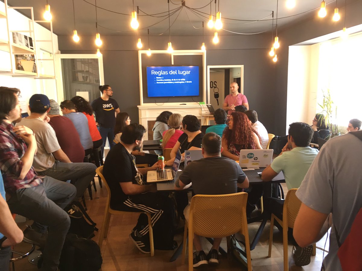 cristofer_dev's tweet photo. Somos #comunidad! Gracias a tod@s los mentores del @nodeschoolstgo de hoy, y a tod@s los participantes... https://t.co/HzQm7DxScB