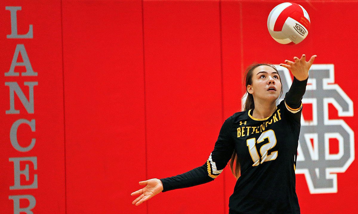 jeffcook58's tweet photo. The Bettendorf Bulldogs win the North Scott  High School Sophomore Volleyball Invitational in Eldridge, Iowa.    @BettAthletic https://t.co/jDKocfAQAC