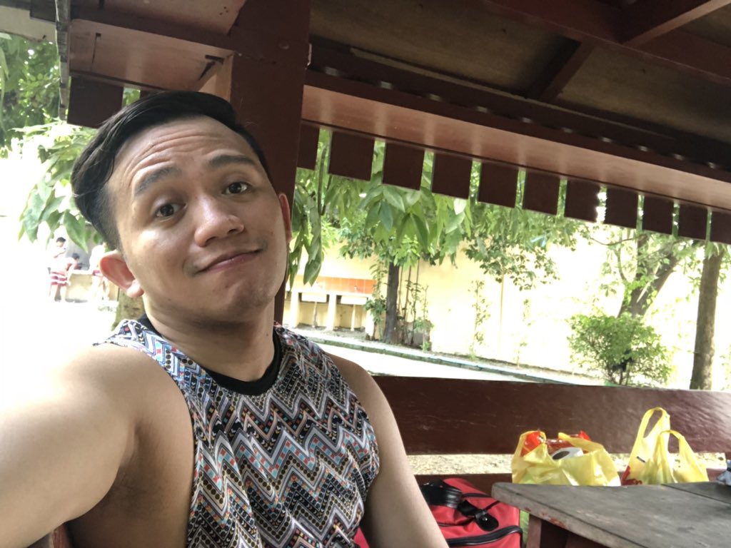 Tino_TopakAko's tweet image. Yung nagpunta kayo sa Amana dahil nagbakasyon ka sa Pinas pero dahil ikaw kuya at eldest, ikaw ang bantay sa cottage. Hahahaha mama dapat sumama ka ih! 😅 #KuyaProblems #BastaMasayaSilaMasayaNaSiKuya