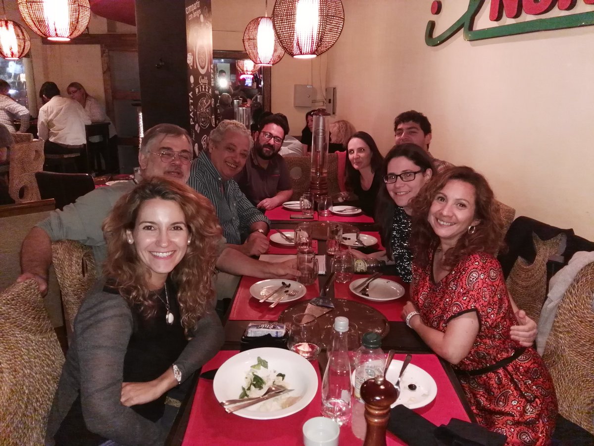 lucianamd_psico's tweet photo. Cenando con el Dr. Luis Leopold de la UDELAR... 😉 https://t.co/Aj3JIC7704