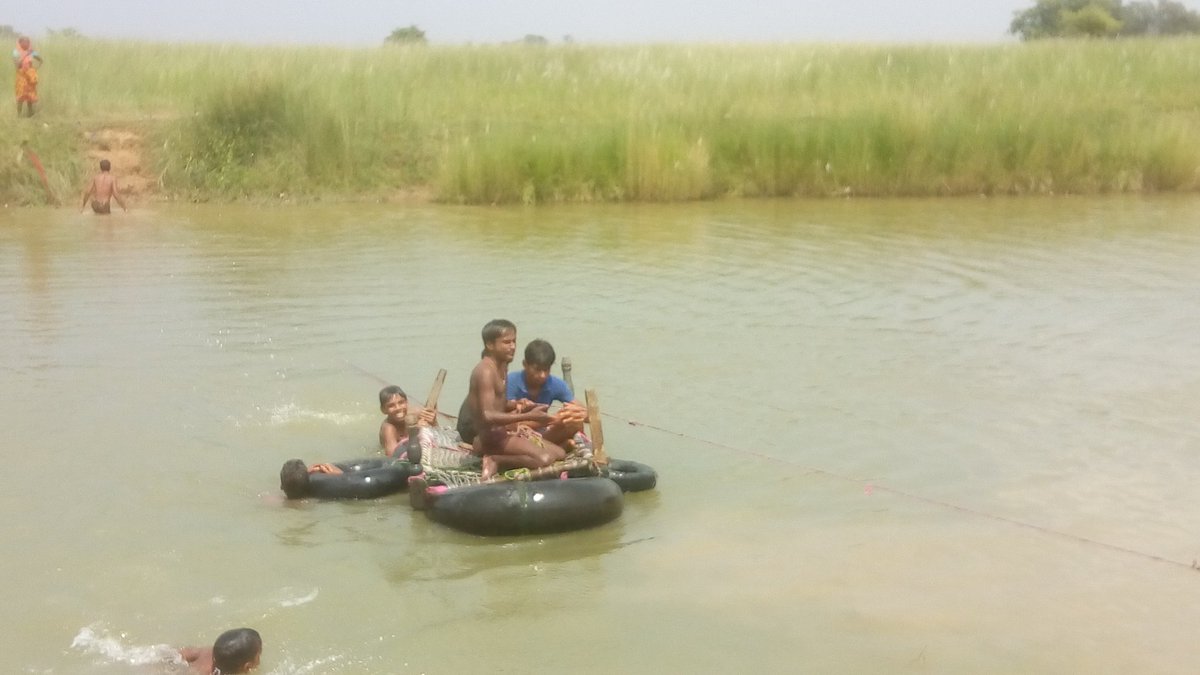 KuamrPiyush's tweet image. मुंगेर/ हवेली खड़गपुर:सरकार की योजनाओं से  डेंगरी नदी पर बना डैम बना किसानों का सिरदर्द।। 

जान को जोखिम में  डाले पार करते  है नदी,किसान किसी भी समय अनहोनी की रहती है संभावना।।।

m.facebook.com/story.php?stor…

#saileshkumar #lalansingh @laluprasadrjd @narendramodi @NitishKumar