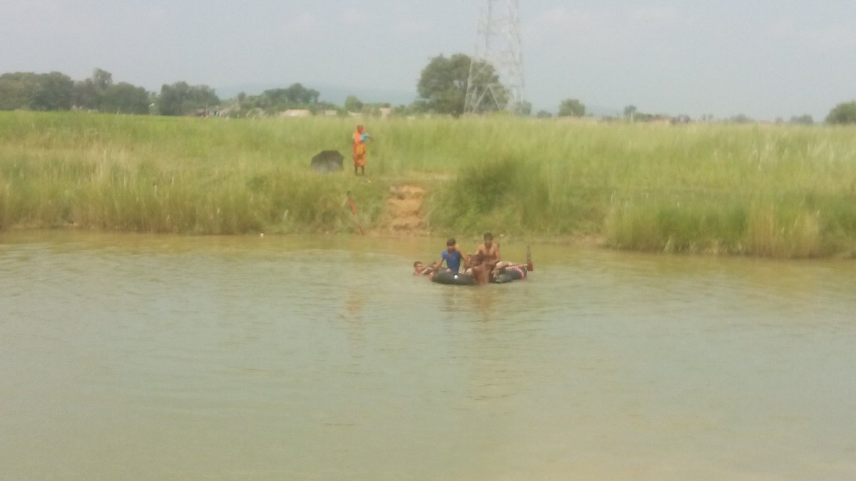 KuamrPiyush's tweet image. मुंगेर/ हवेली खड़गपुर:सरकार की योजनाओं से  डेंगरी नदी पर बना डैम बना किसानों का सिरदर्द।। 

जान को जोखिम में  डाले पार करते  है नदी,किसान किसी भी समय अनहोनी की रहती है संभावना।।।

m.facebook.com/story.php?stor…

#saileshkumar #lalansingh @laluprasadrjd @narendramodi @NitishKumar