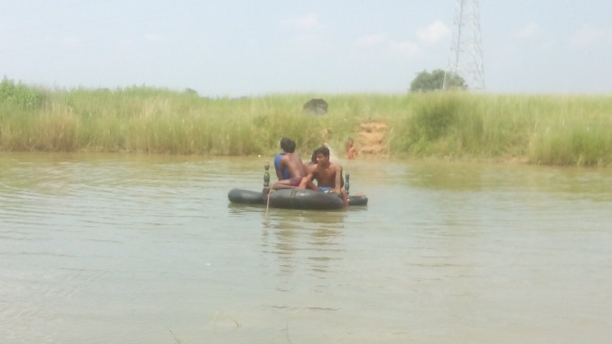 KuamrPiyush's tweet image. मुंगेर/ हवेली खड़गपुर:सरकार की योजनाओं से  डेंगरी नदी पर बना डैम बना किसानों का सिरदर्द।। 

जान को जोखिम में  डाले पार करते  है नदी,किसान किसी भी समय अनहोनी की रहती है संभावना।।।

m.facebook.com/story.php?stor…

#saileshkumar #lalansingh @laluprasadrjd @narendramodi @NitishKumar