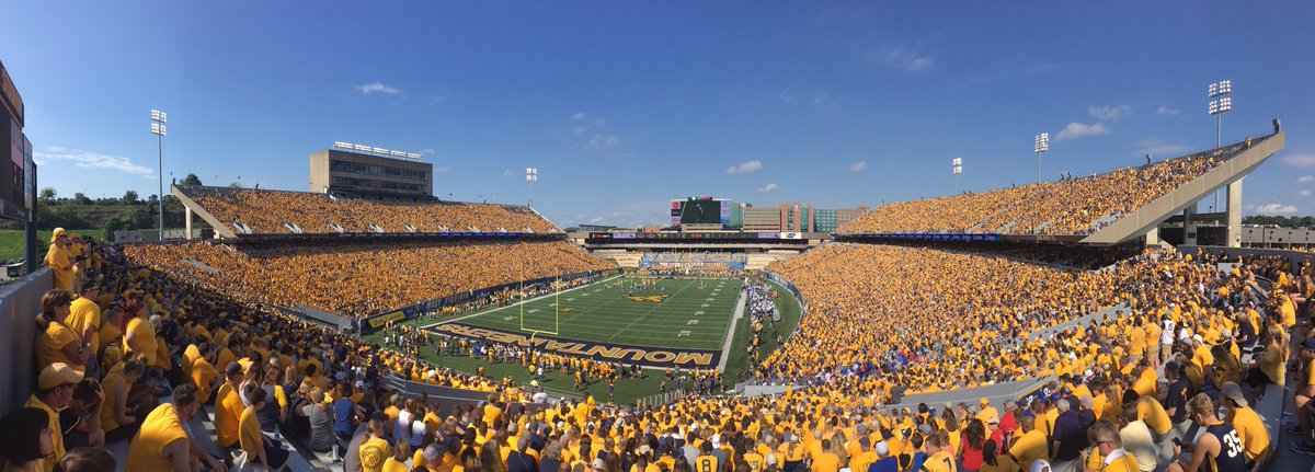LyonsShane_ATH's tweet photo. Gold Rush looked great today for Homecoming! #HailWV https://t.co/eGLVB5zWi2