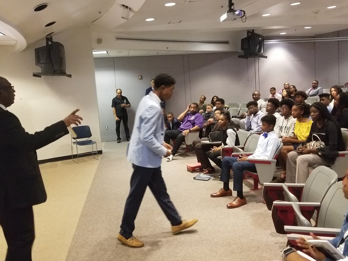 ProjectEnrich's tweet photo. Today was the "first day of school" for our 2018-19 program. We had a full and active house of students and parents @BowieState #scholarship #BlackScholars #PGCPSProud #MenofPGCPS #OmegaPsiPhi https://t.co/5hM1vb8oUx