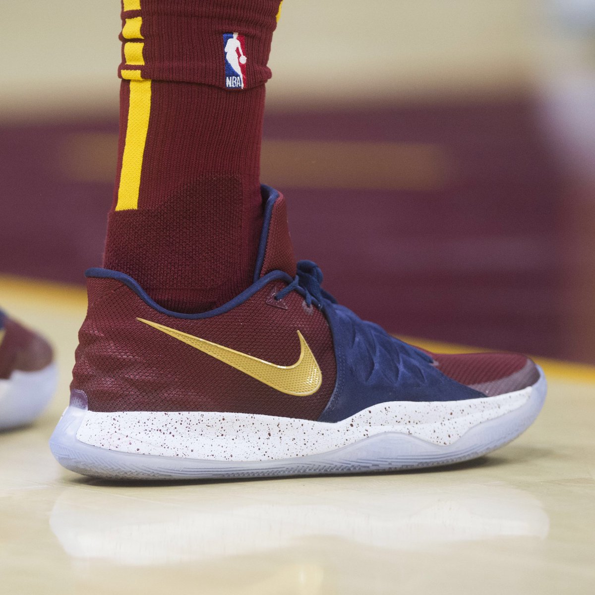 kyrie low pe