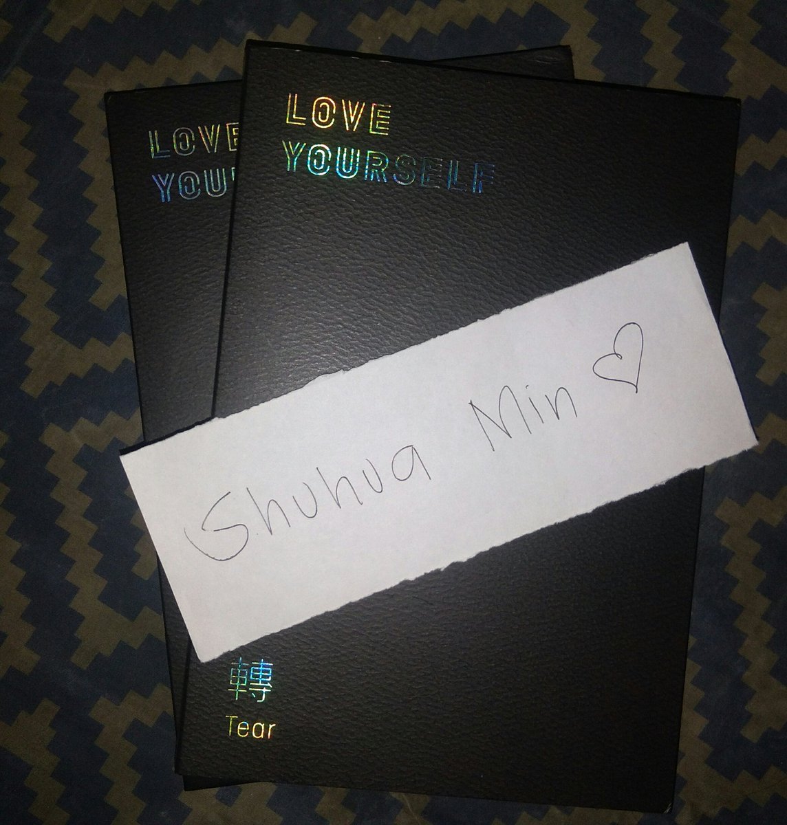 ksquareph's tweet photo. RT HELP! 🇵🇭
[#KSquarePHUpdates]
!ONHAND!
Unsealed Love Yourself: Tear 'Y' Ver. Album. 
Photobook
Outbox
CD
Mini Notes
BigHit Membership Card
— ₱650

#BTS https://t.co/2YLu1kNHvf