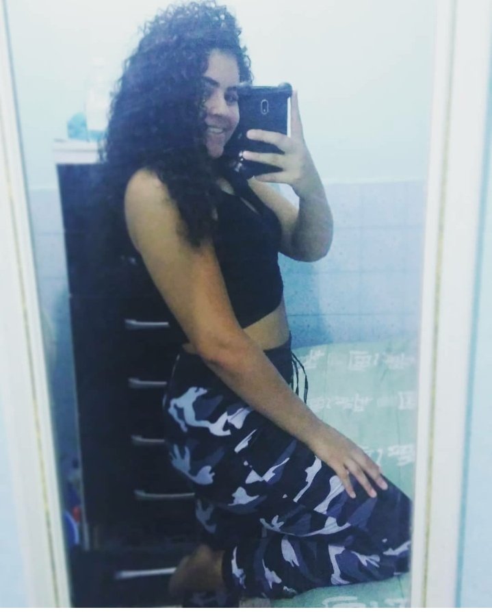 Itsteny's tweet photo. Todo mundo fica bonito com uma boa luz, e ela vem de dentro✨💛 Vinteiiiiii #2Decadas https://t.co/ui9L2P39ni