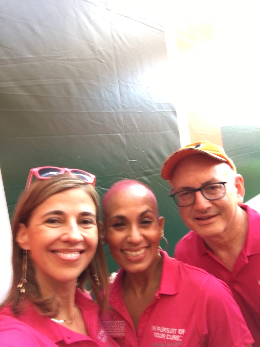 CarmenCalfa's tweet photo. #UMPinkGame #InPursuitOf #cure @SylvesterCancer @DrSDNimer @FeliciaKnaul @julio_frenk @HenriFordMD #inspired by our #Survivors https://t.co/1qfzndhvrK