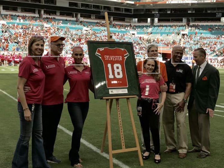 CarmenCalfa's tweet photo. #UMPinkGame #InPursuitOf #cure @SylvesterCancer @DrSDNimer @FeliciaKnaul @julio_frenk @HenriFordMD #inspired by our #Survivors https://t.co/1qfzndhvrK