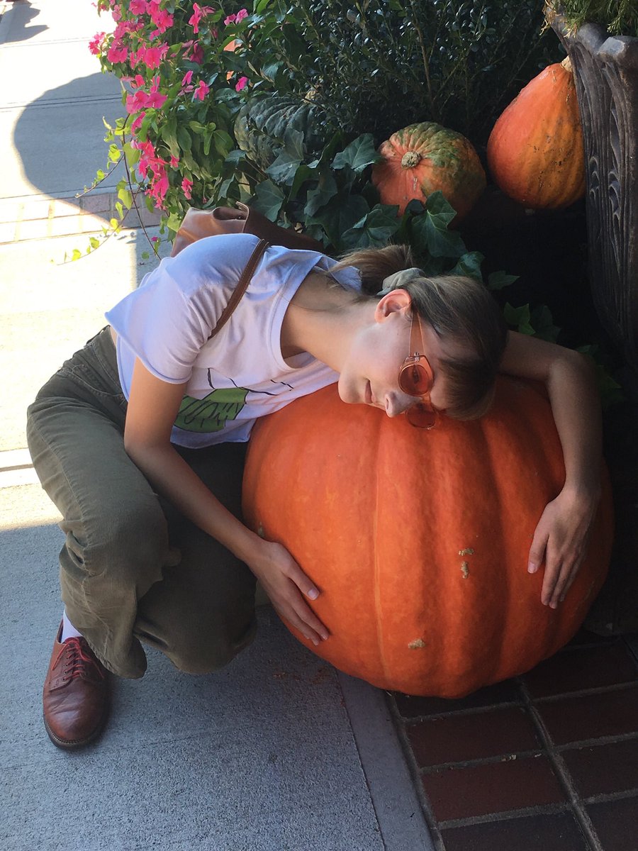 softstuff_'s tweet image. Spot the difference: