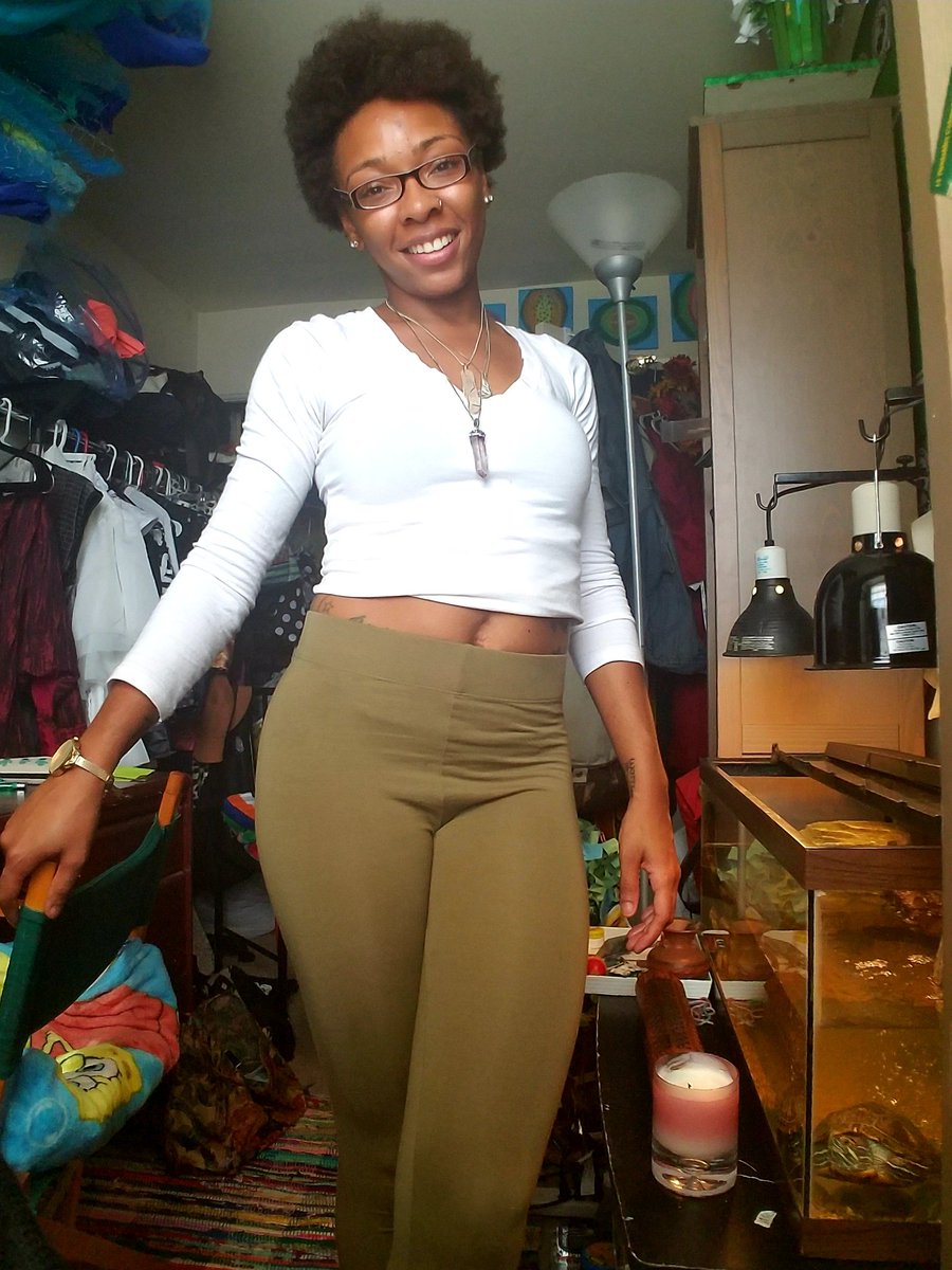 nichelle_renee's tweet photo. Monday 😝 

It's called "Happy Weight"

#365DaysofTBQ 🦋 https://t.co/GaMt7i68ct