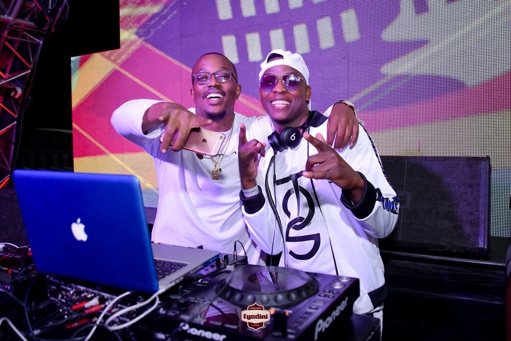 eyadini_lounge's tweet photo. @djtouchofsoul & @DjMeechSA on the decks
2018 DURBAN SWAZI PARTY 🇸🇿
#DSP2018 #EyadiniExperience #SwaziParty2018 https://t.co/wy8hGc3vtW