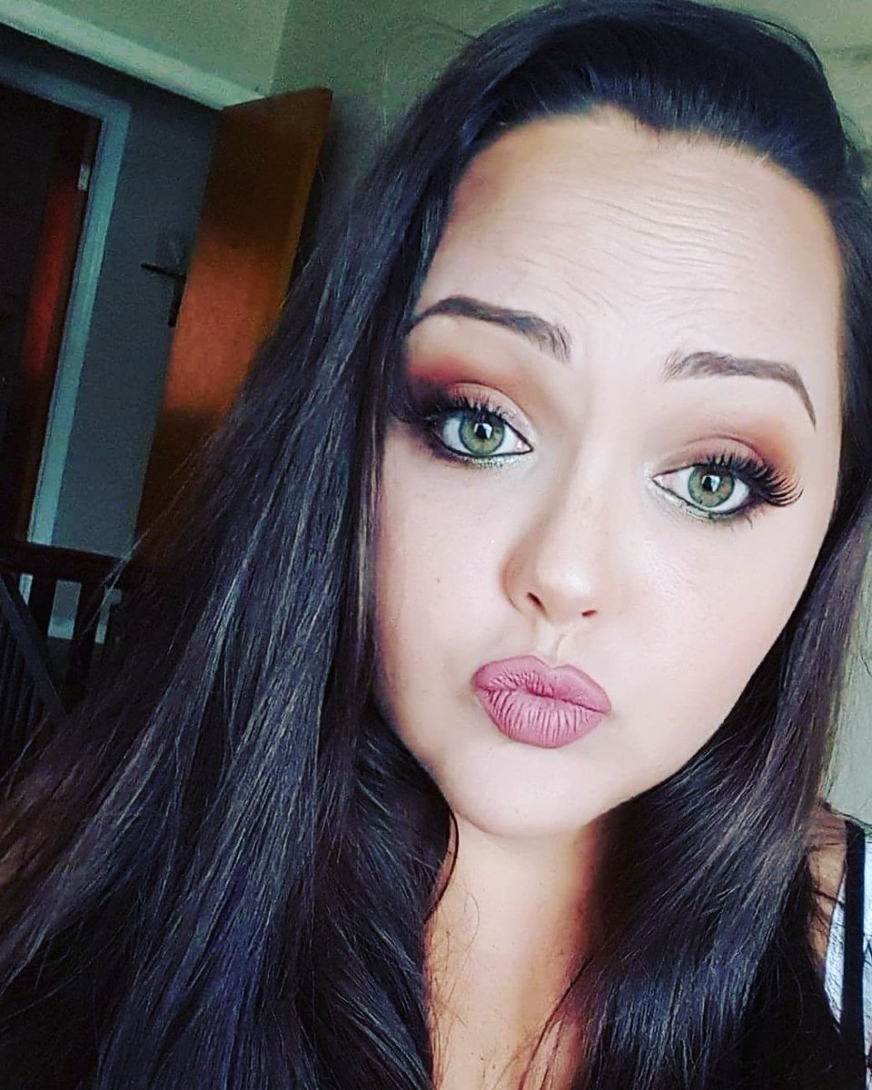 ErickaHough's tweet photo. Natural is beautiful♡ But make up is fun! Never be afraid to express yourself
#author #authorlife #writerscommunity #writer #justwrite #workingwritermom #makeup #readersareleaders #amwriting #amediting #justread #bookaddict #makeupaddict #greeneyes #expressyourself https://t.co/gvUA8MRzKI