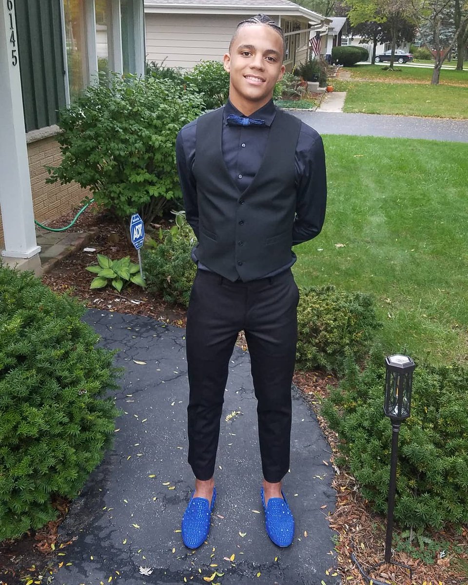 Hinson_Sr4's tweet photo. Looking sharp @JayHinson6 @TosaWestHoops @abcyounglions https://t.co/stum0O3Uhu