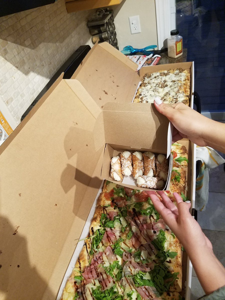 Jennifer_Arp's tweet photo. Oh hey @Baker1Yvan look at how we do it over here at #teamarp! @AmicoChef #thanksgivingfeast https://t.co/nRmhP7LsoZ