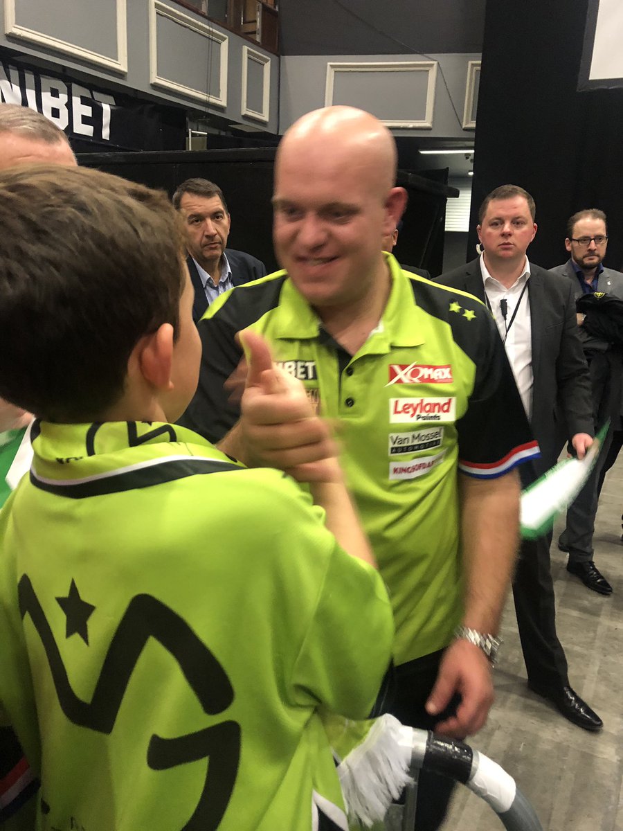 Robbie is definitely the happiest little man in Ireland after meeting his two #darts favourites <a href="/MvG180/">Michael Van Gerwen</a>  and <a href="/snakebitewright/">Peter Wright</a>  at the <a href="/Unibet/">Unibet</a> World Grand Prix Final in #Dublin 💚🎯🐍🙌🏻☘️ #lovethedarts